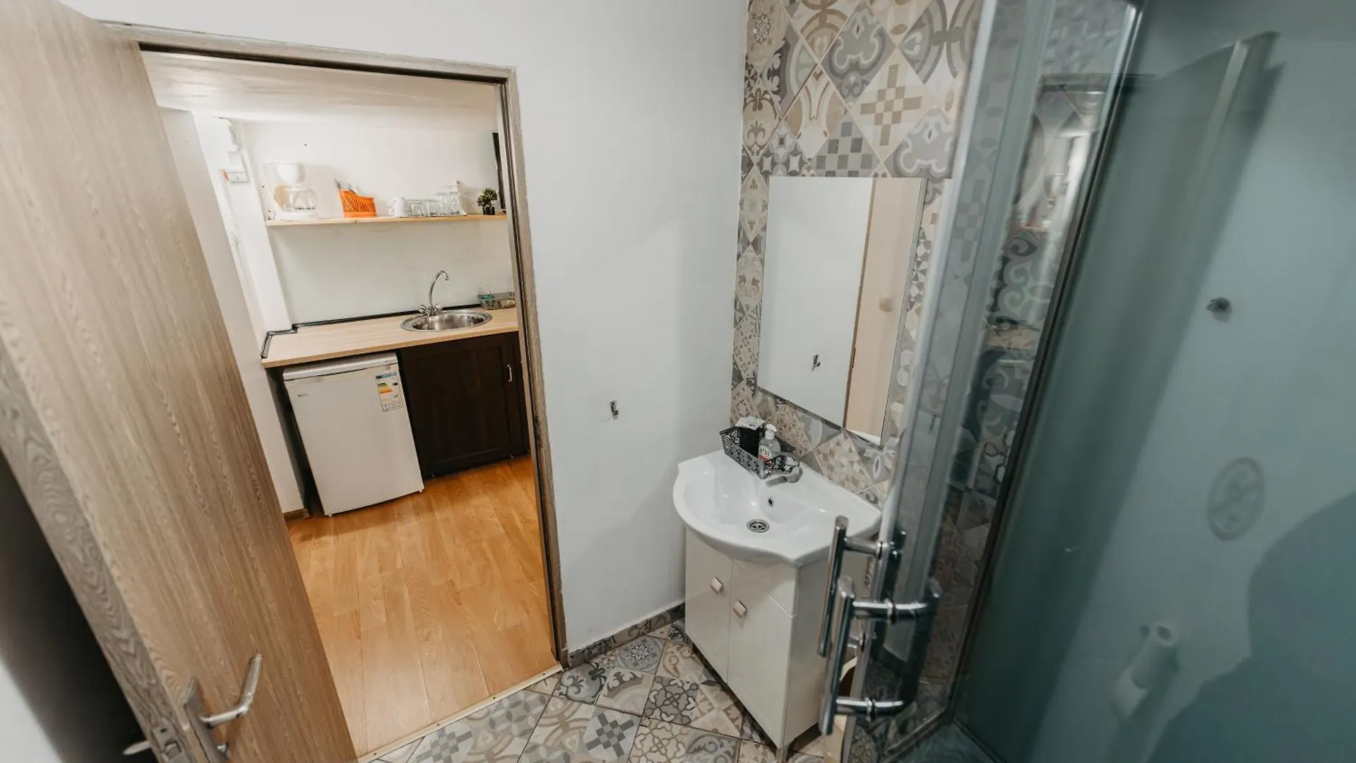 Studio Piata Amzei Nr.1 Bucharest Romania
